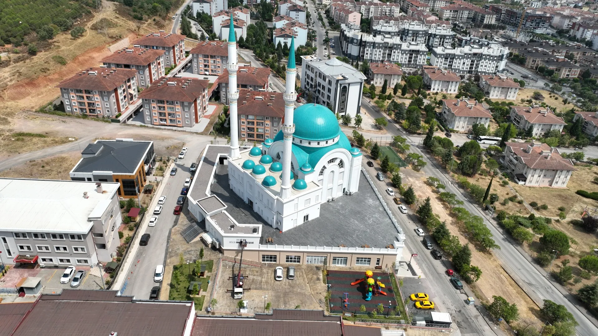 Manşet: Cami çevrelerine estetik dokunuş