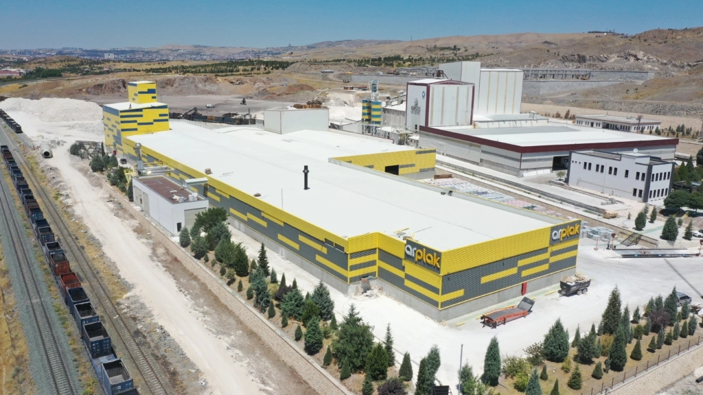 Manşet: ARPLAK, 1. Yaşında 15 Milyon m²’lik Üretimle Güçlü Bir Başarıya Ulaştı